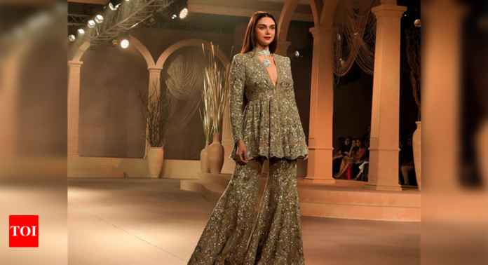 ICW: Aditi Rao Hydari adds her charm to runway at Jayanti Reddy's show