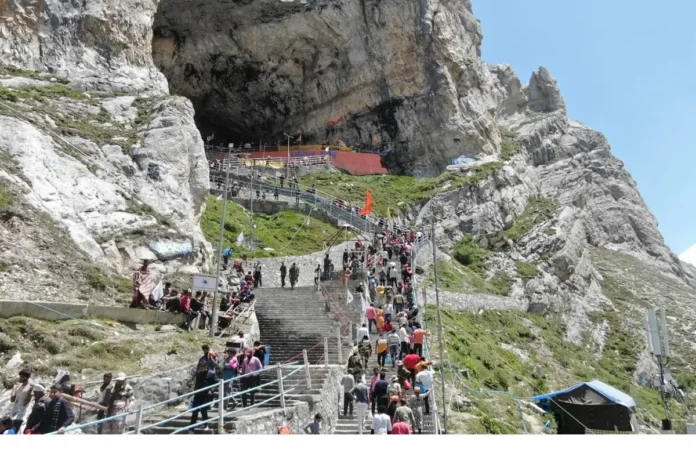 Amarnath Yatra: Fresh batch of pilgrims leaves for shrine under intensified security measures