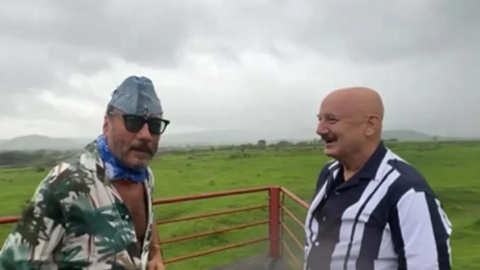 Anupam Kher enjoys nature with his friend Jackie Shroff, check video