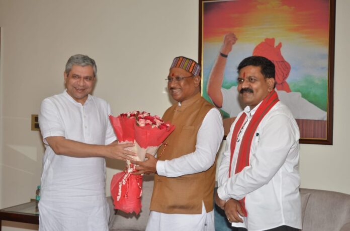 Chhattisgarh CM Sai Meets Railways Minister, Discusses New Projects