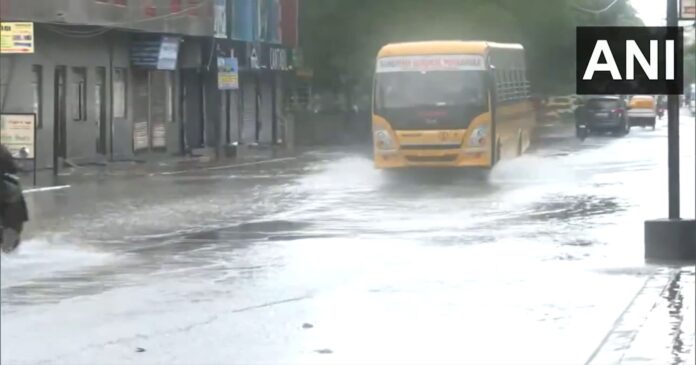 Gujarat: Heavy rainfall in Porbandar, Junagadh, Devbhumi Dwarka cause waterlogging, traffic snarls