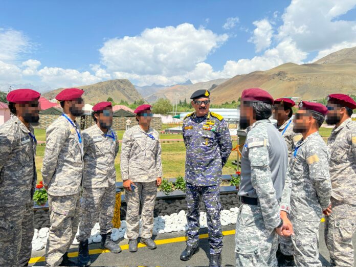 Indian Navy Chief Interacts With Marine Commando Personnel