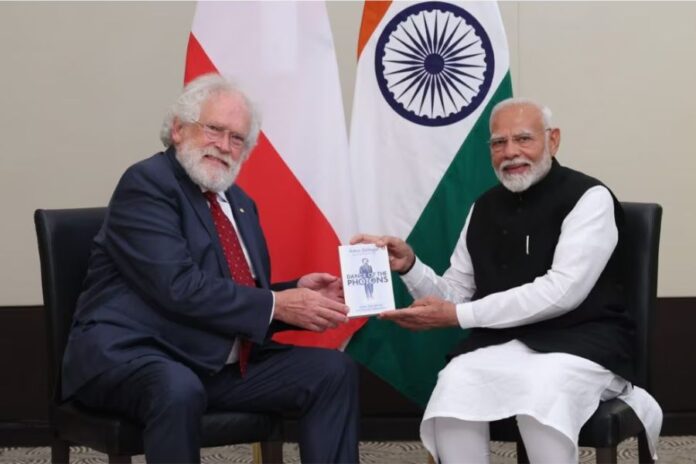 PM Modi meets Nobel Laureate, four Austrian Indologists in Vienna