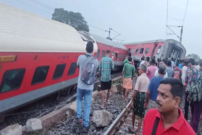 6 Injured After Several Coaches Of Howrah-CSMT Express Train Derails Near Jharkhand's Chakradharpur