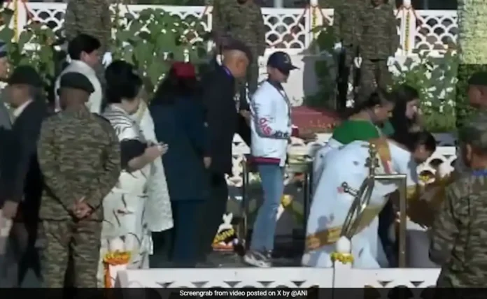 Drass: Families Of Soldiers Pays Tribute To Soldiers Who Lost Lives In 1999 Kargil War