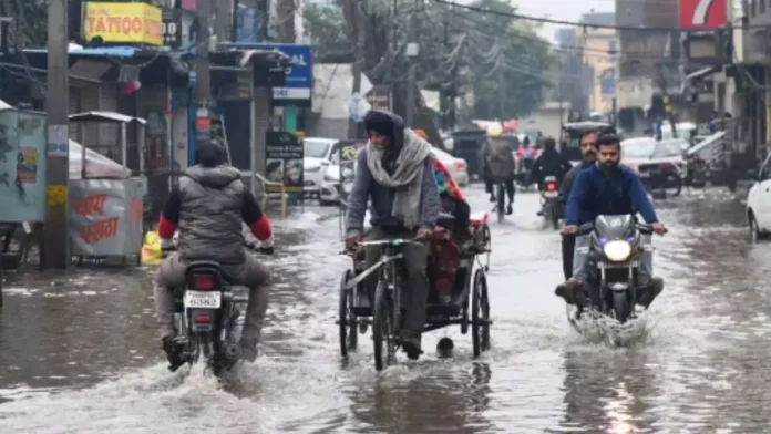 Heavy rains lash parts of Gurugram, leads to waterlogging and traffic disruptions