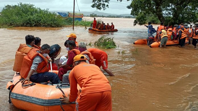 Maharashtra: Five evacuated, two missing after tractor overturns while crossing Krishna River in Ichalkaranji