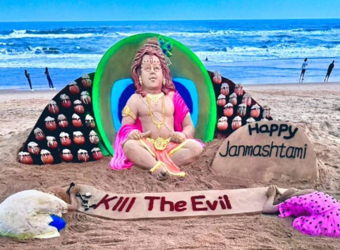 Sand Artist Sudarsan Pattnaik Makes Sand Sculpture Of Krishna On Occasion Of Janmashtami At Puri Beach