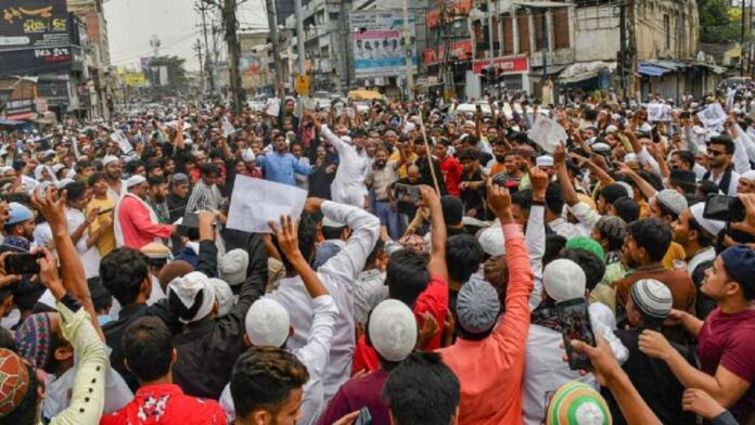 Unemployed Physcial Education Teachers Protest For Jobs; Warn Of An Aggresive Protest If Demands Not Met