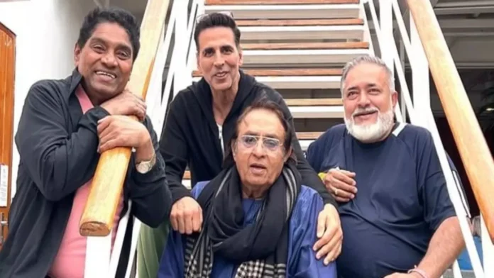 'Housefull 5': Akshay Kumar, Johny Lever, Ranjeet pose together in BTS picture