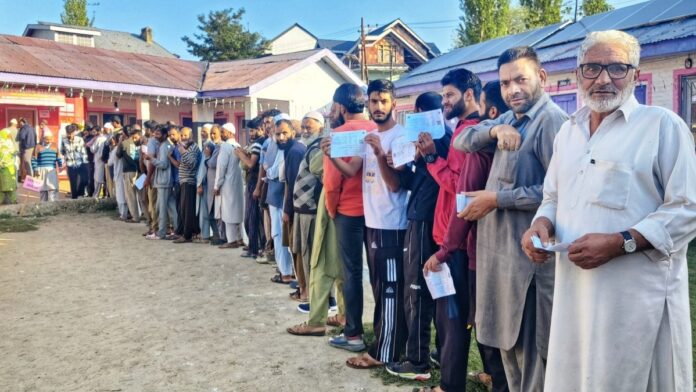 J-K records 26.72% turnout as of 11 am in first phase voting