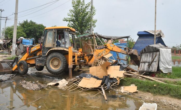 SC Halts Property Demolitions Nationwide Until Oct 1, Excludes Unauthorised Constructions On Public Roads