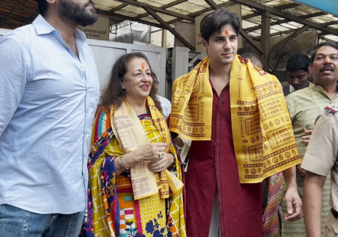 Sidharth Malhotra Visits Siddhivinayak Temple With His Mother