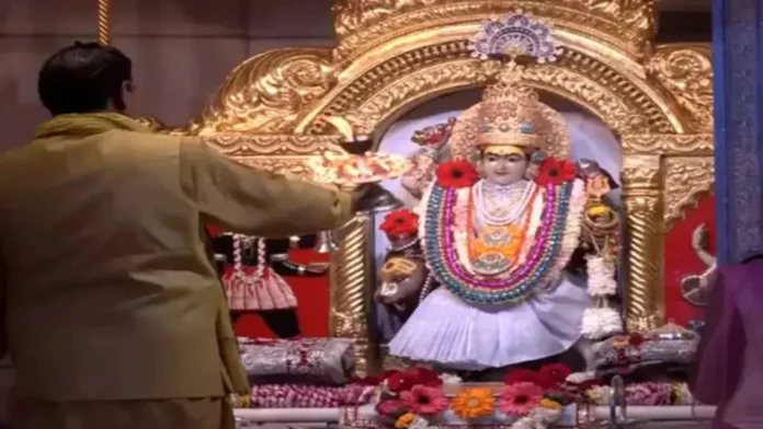 Aarti Performed At Delhi's Jhandewalan Devi Temple On 7th Day Of Shardiya Navratri