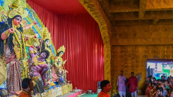 Morning 'Aarti' Performed At Temples Across India On Maha Ashtami