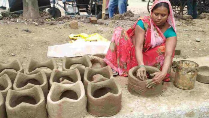 Bihar: Muslim women make earthenware stoves for Chhath Puja