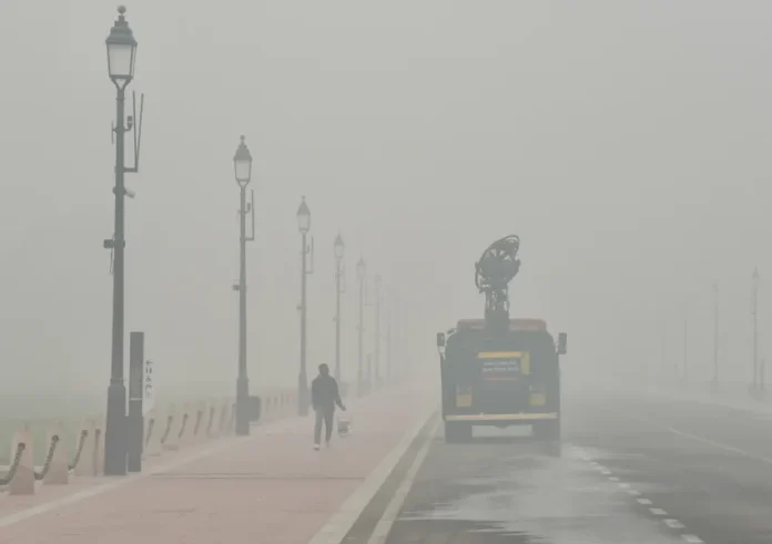 Delhi Air Quality Remains 'Very Poor'; Residents Complain Of Health Issues And Low Visibility