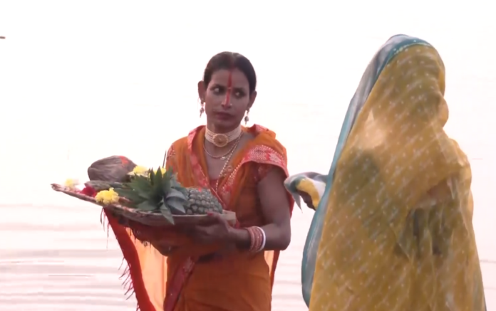 Vijayawada: Devotees Offer arghya, Perform Chhath Puja On Banks Of River Krishna