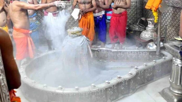 B Praak Expresses Joy After Attending Bhasma Aarti At Mahakaleshwar Temple in Ujjain