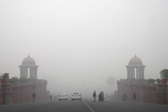 Delhi’s Air Quality Deteriorates Amid Cold Wave; Temperatures Drop to 6°C