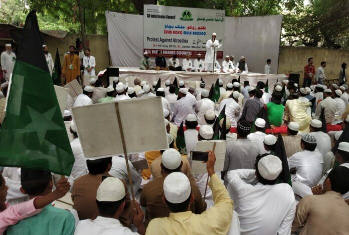 Delhi Waqf Board Imams Protest Outside CM Arvind Kejriwal's Residence Over Pending Salaries