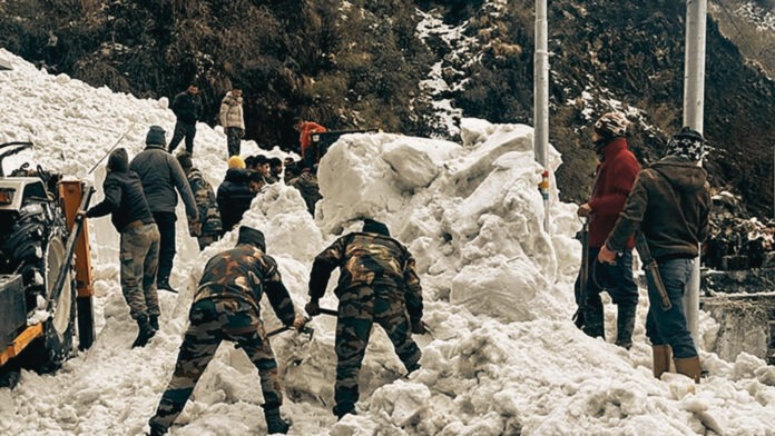 Kullu Police Rescue 5,000 Tourists Stranded Amid Heavy Snowfall In Himachal Pradesh