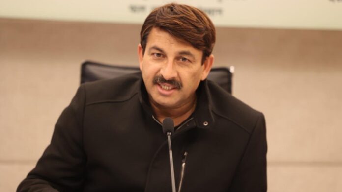 Manoj Tiwari Criticizes AAP's Solo Strategy, Shiv Sena MP Defends Party's Struggles