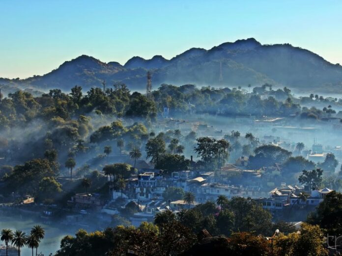 Mount Abu Shivers at 1.4°C Amid Cold Wave; Delhi Battles Poor Air Quality