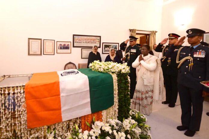 President Droupadi Murmu Pays Final Respects To Former PM Manmohan Singh