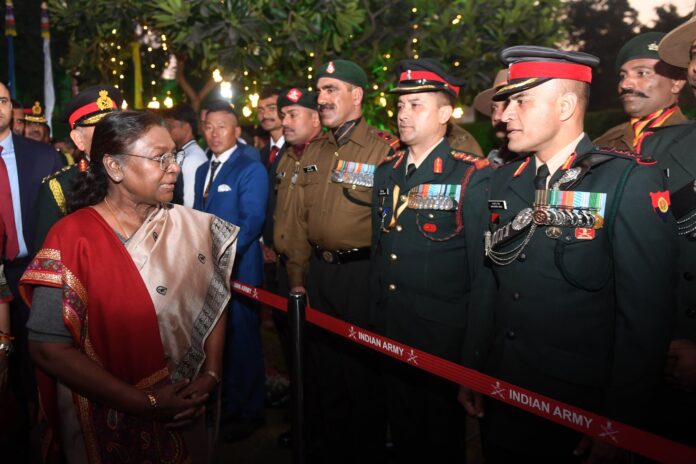 President Murmu Pays Tribute to 1971 War Heroes on Vijay Diwas