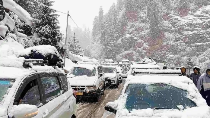 Srinagar And Surrounding Areas Embrace The Season’s First Snowfall