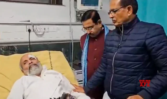 Union Minister Shivraj Singh Chouhan Visits Injured BJP MP Pratap Sarangi At RML Hospital