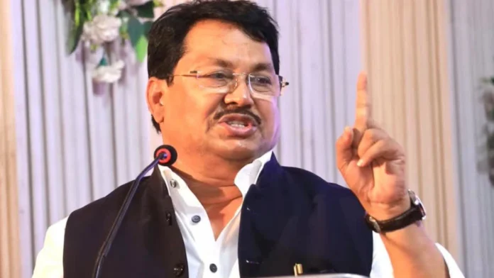 Congress Leader Vijay Wadettiwar Criticizes Maharashtra Cabinet, Labels 15 Ministers “Tainted”