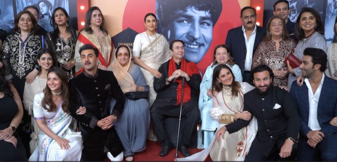 Kapoors Come Together For A Family Photo, Fans Dub It 'Iconic'