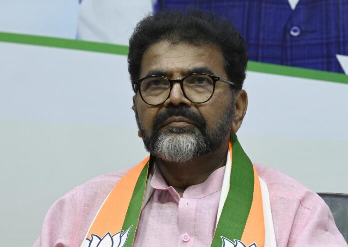 Karnataka Leader Criticizes Congress' 'Pyari Didi Yojana,' Calls Gruhalakshmi Scheme a 