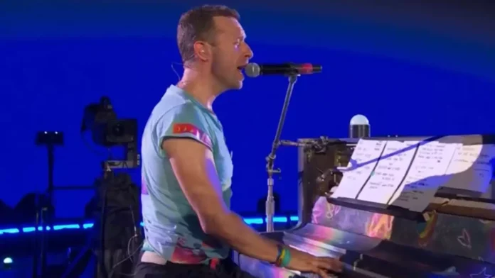 Chris Martin Of Coldplay Pays Heartfelt Tribute To India During Republic Day Concert