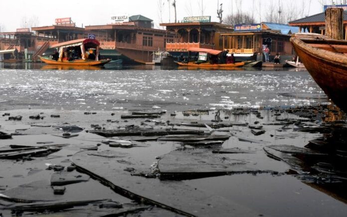 Cold Wave Sweeps North India: Dal Lake Freezes In Srinagar, Dense Fog Hits Ambala