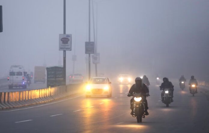 Delhi Experiences Chilly Weather And Fog, IMD Predicts Rain For February 1