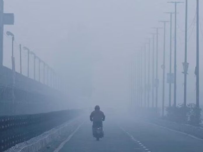 Dense Fog Disrupts Flights And Trains In Delhi, AQI Deteriorates To 'Severe'