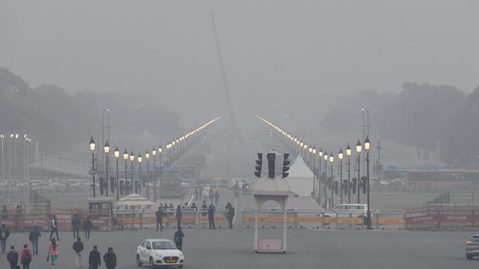 Dense Fog And Cold Wave Sweep Delhi, Temperatures Drop To 8°C