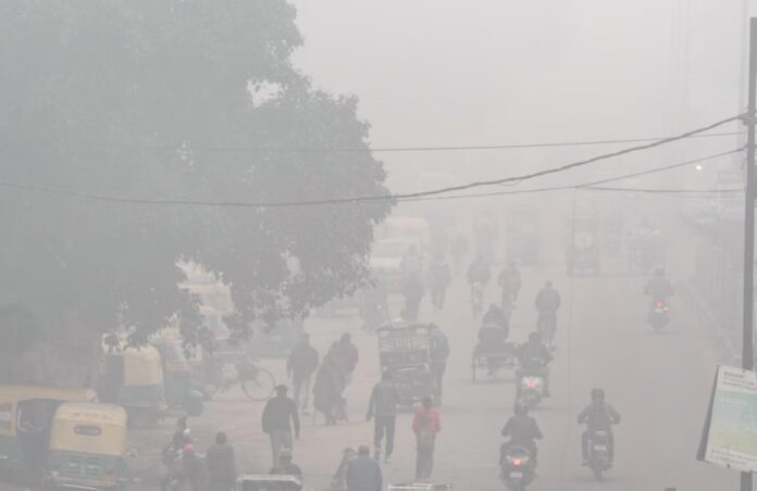 Dense Fog And Cold Waves Grip Delhi And Northern India, Air Quality Deteriorates