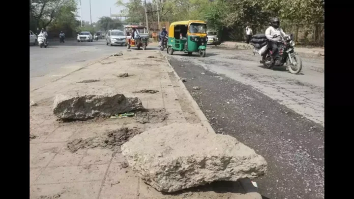 A 37-Year-Old Man Dies After Falling Into A Pothole In South Delhi