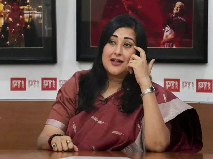 Bansuri Swaraj Carries 'National Herald Ki Loot' Bag to JPC Meeting, Sparks Political Row