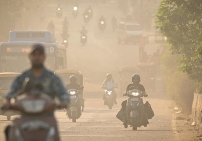 Delhi's AQI Hits 'Very Poor' Levels As Dust Storms From Rajasthan Choke Capital; Political Blame Game Erupts