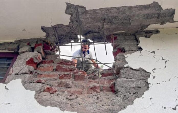 Border Civilians In Uri Suffer Amid India-Pakistan Escalation; Shops Destroyed in Shelling