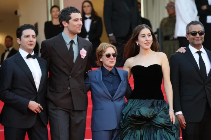Kelly Reichardt’s The Mastermind Earns 8-Minute Standing Ovation At Cannes 2025