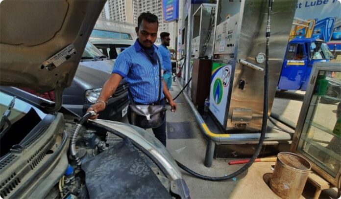 Crisil: CNG To Drive City Gas Distribution Sector Growth Amid India's Clean Energy Push