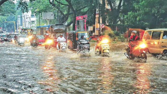 Heavy Rain Alert for Mumbai; Red Warning Issued for Nashik, Palghar | IMD Forecast Details