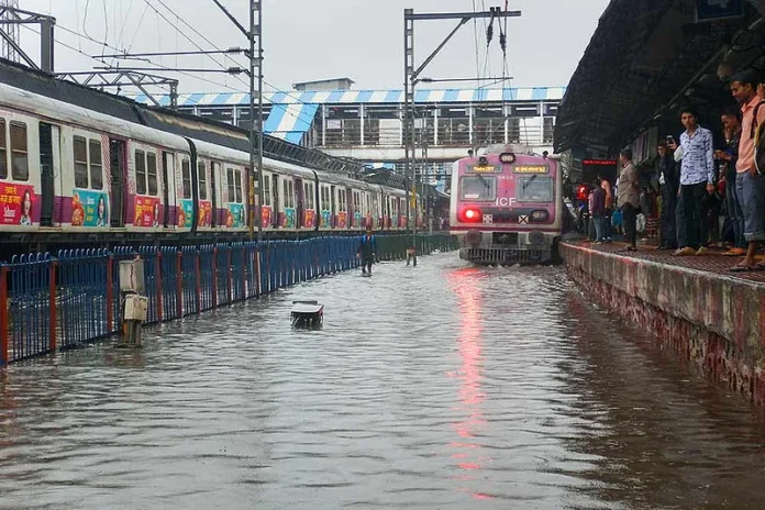 Mumbai On Red Alert For Extremely Heavy Rain As Monsoons Intensify; Monorail Breakdown Reported