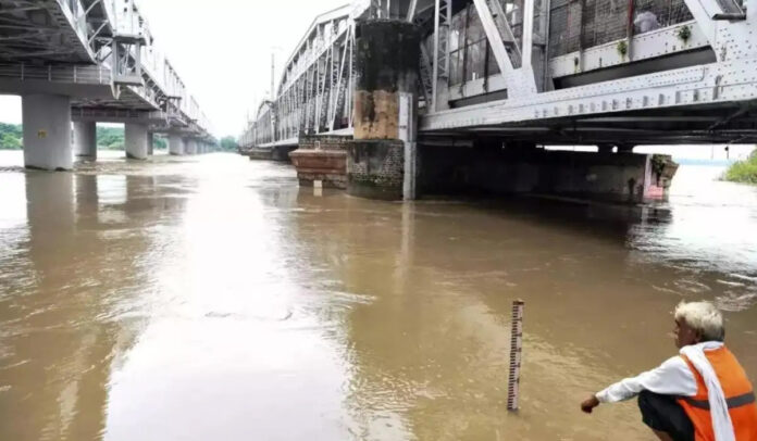 Yamuna River Floods Delhi, Inundating Major Areas and Halting Life
